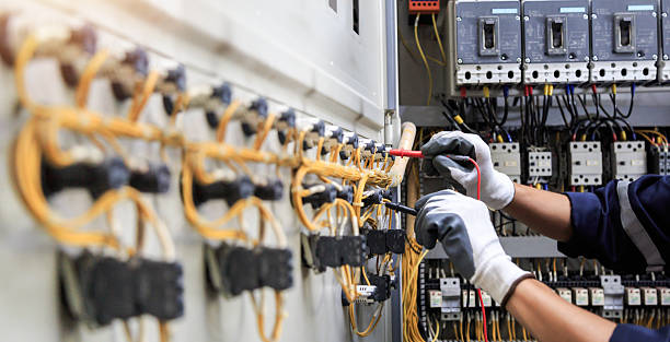 Professional Electrician technician working in Murfreesboro, NC